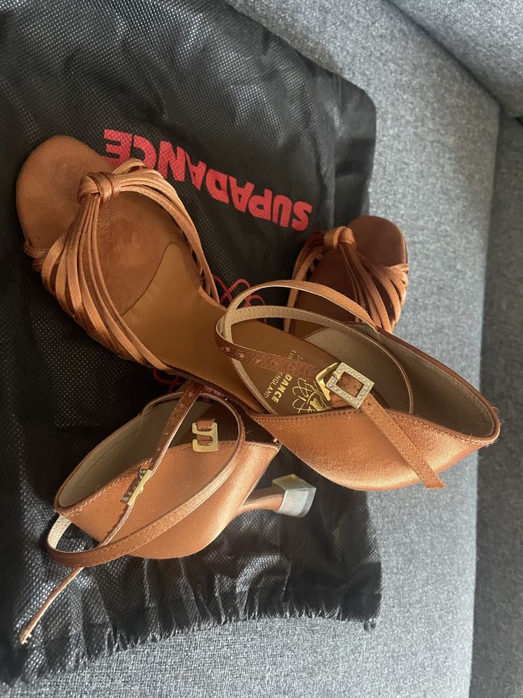 Sapatos de danças latinas, Supadance