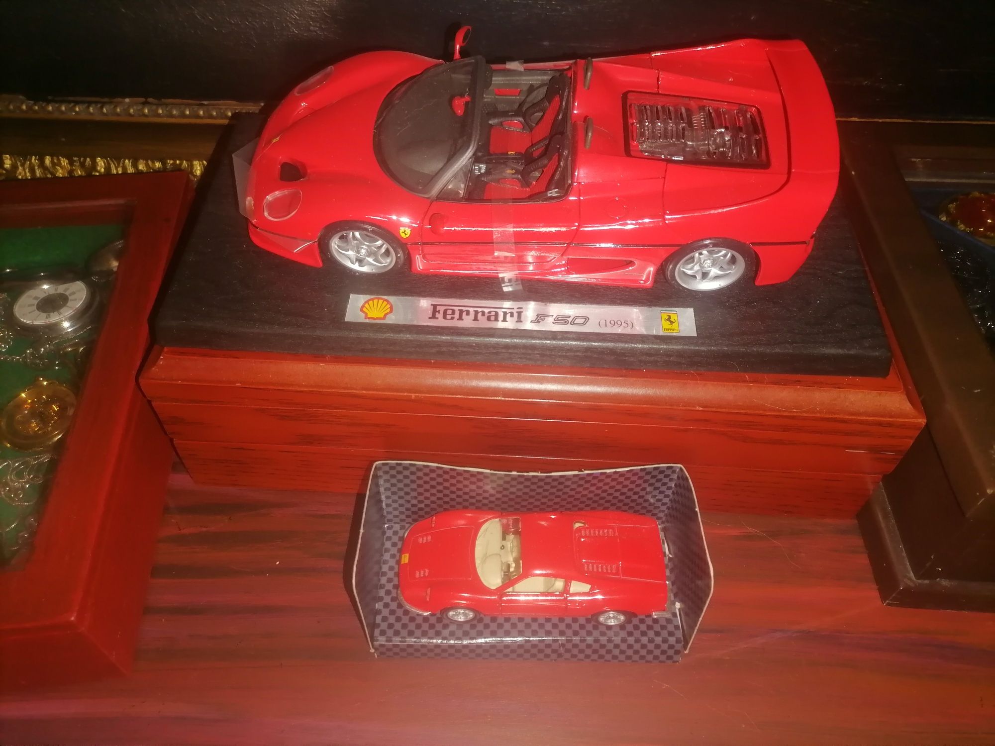 Lote 2  Ferrari por 20 €