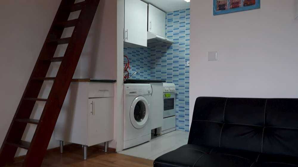 Sotão(QUARTO)+ wc privado. Teto BAIXO. Centro Lisboa. Com CAUÇÃO.