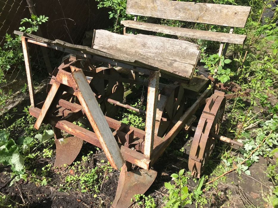 Трактор ЮМЗ (2005) ескаватор (плуги, культиватор, косарка та інше)