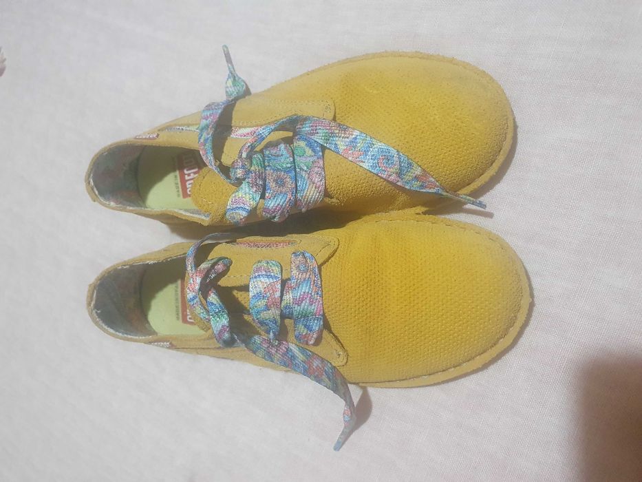 Sapatos Novos Amarelo, confortáveis