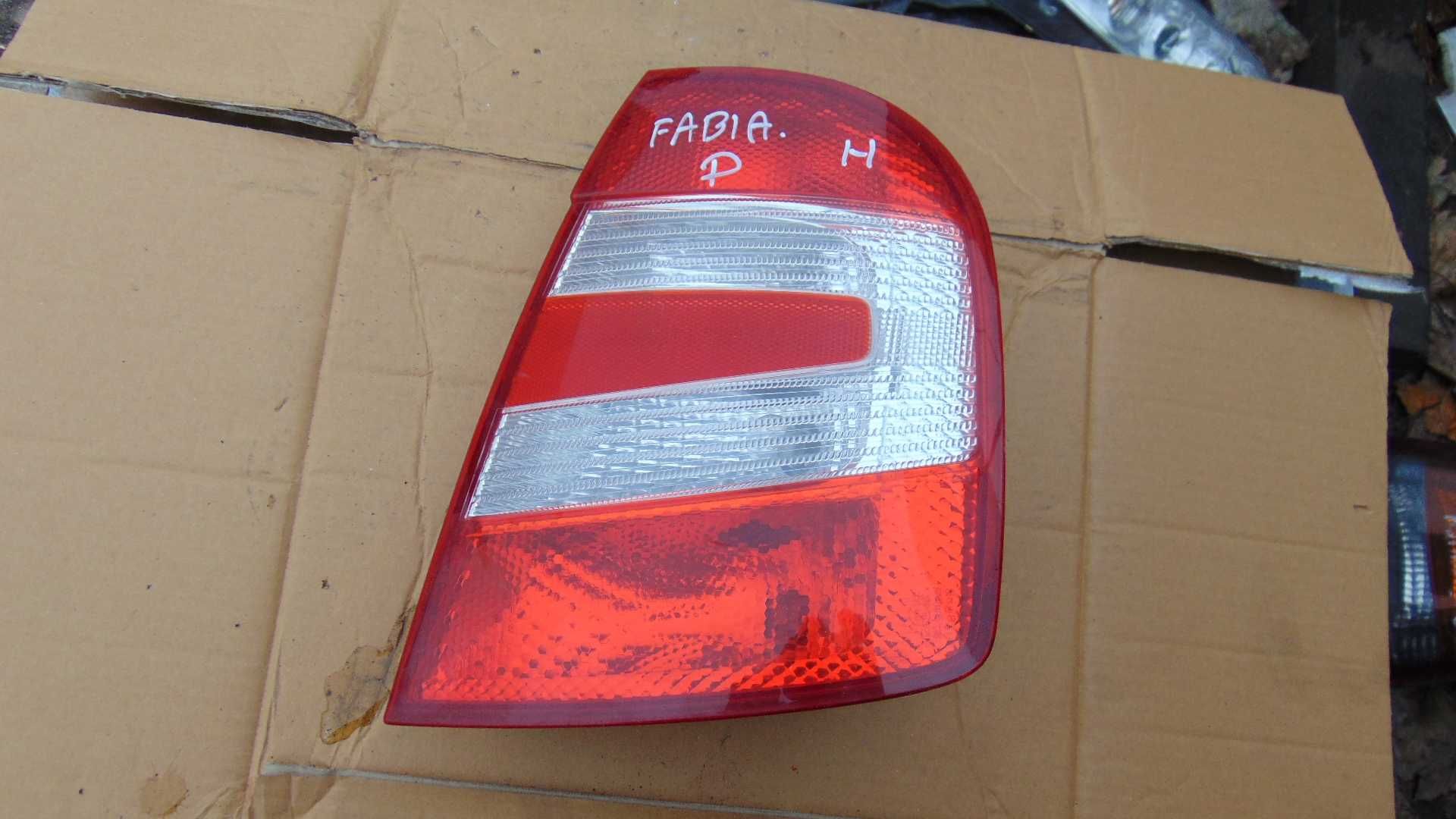 Lut4 Lampa prawa tylna skoda fabia HB wysyłka części