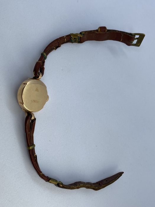 Золотий жіночий годинник Эра (СРСР) 17 каменів, проба 583, робочий