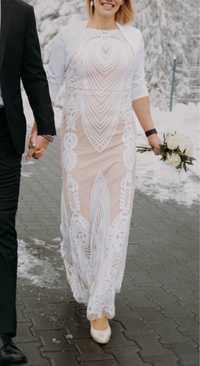 Suknia ślubna pięknie zdobiona