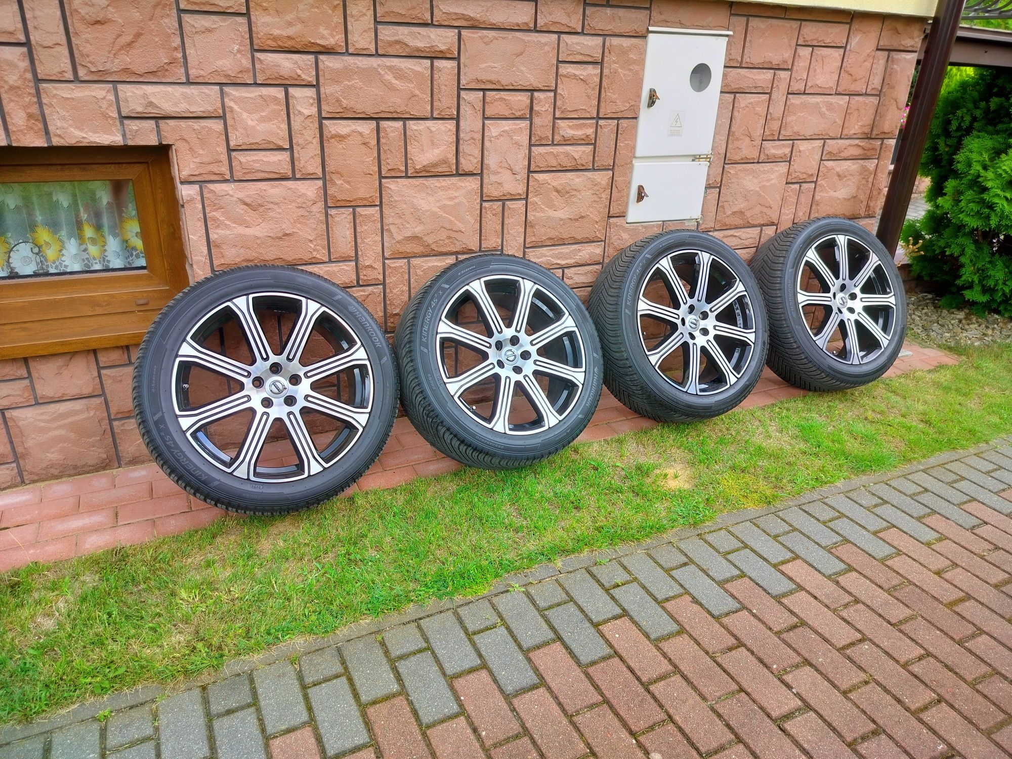 Volvo XC60 20" 8-Spoke 255/45/20" zimowe opony pirelli koła