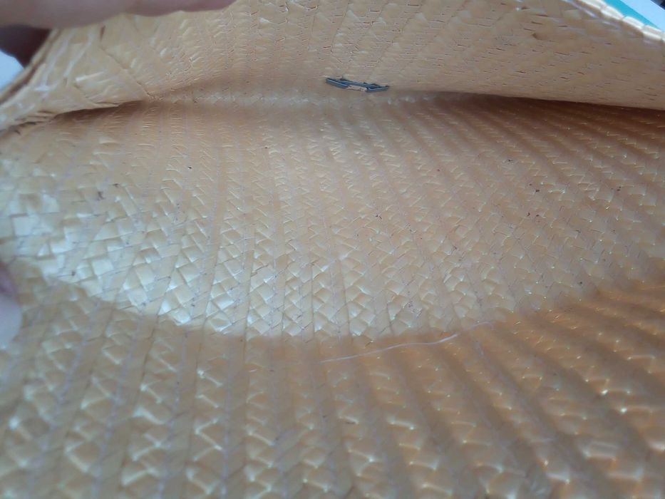 Pochete em palhinha, usada