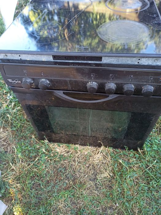 Продам духовой шкаф с поверхностью whirlpool