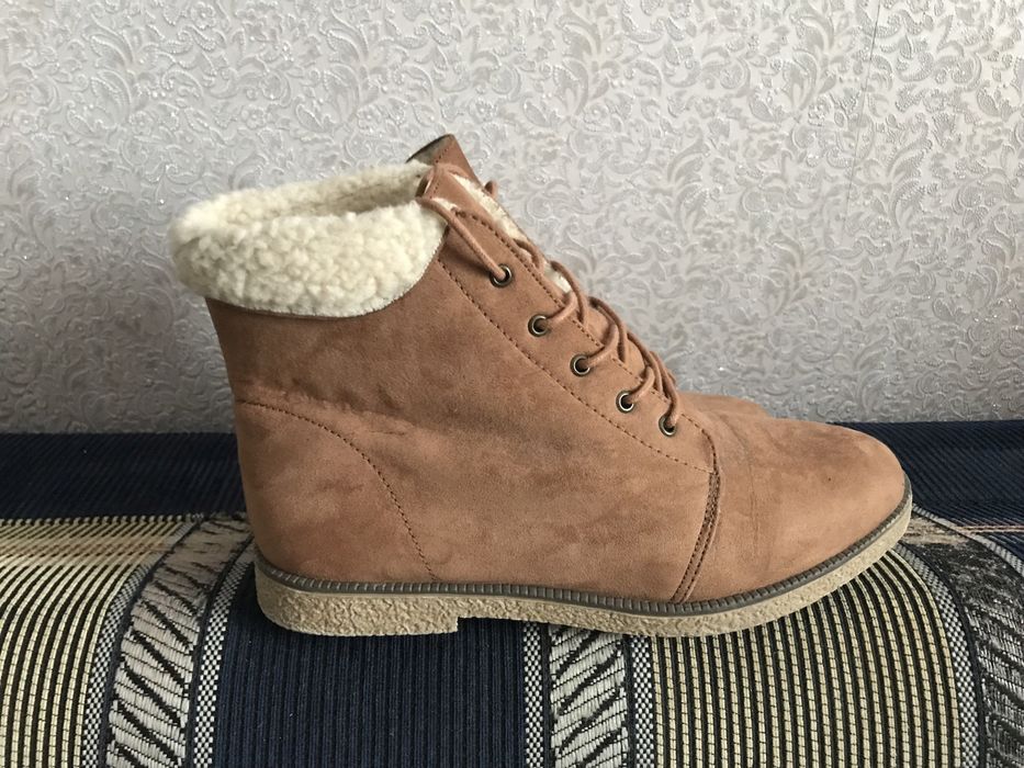 Жіноче взуття  розмір 42, по устілці приблизно 27 см