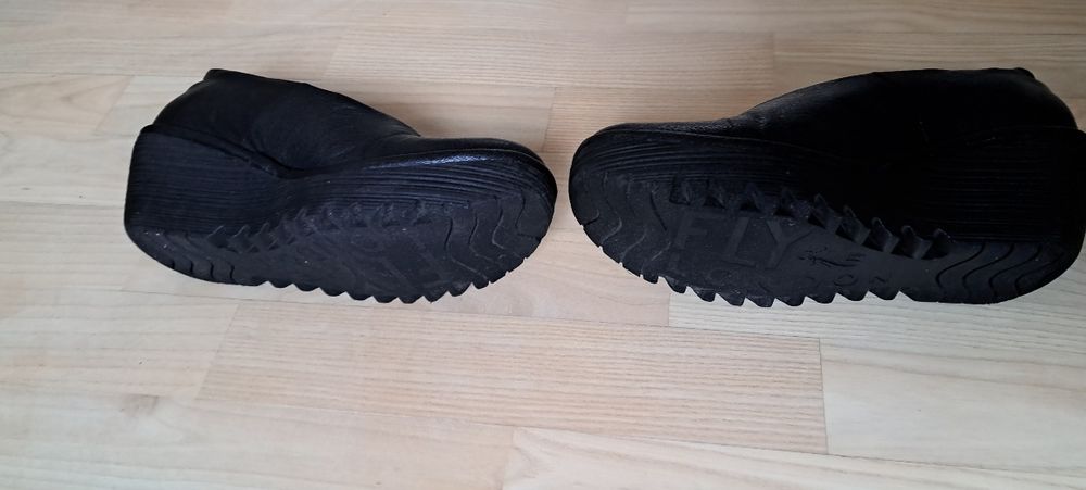 półbuty Fly London Yaz czarne skórzane skóra naturalna r. 38, stan bdb