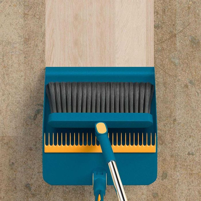 Miotła szczotka zmiotka na drążku z szufelką , zbierakiem na wodę