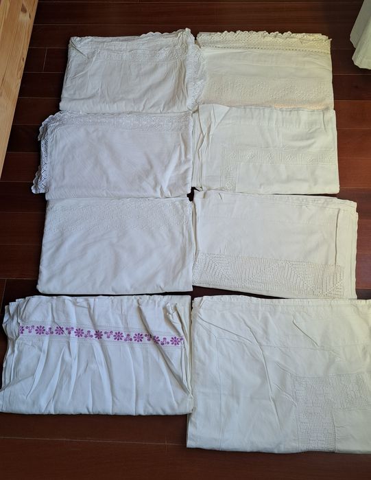 Vários lençóis brancos algodão