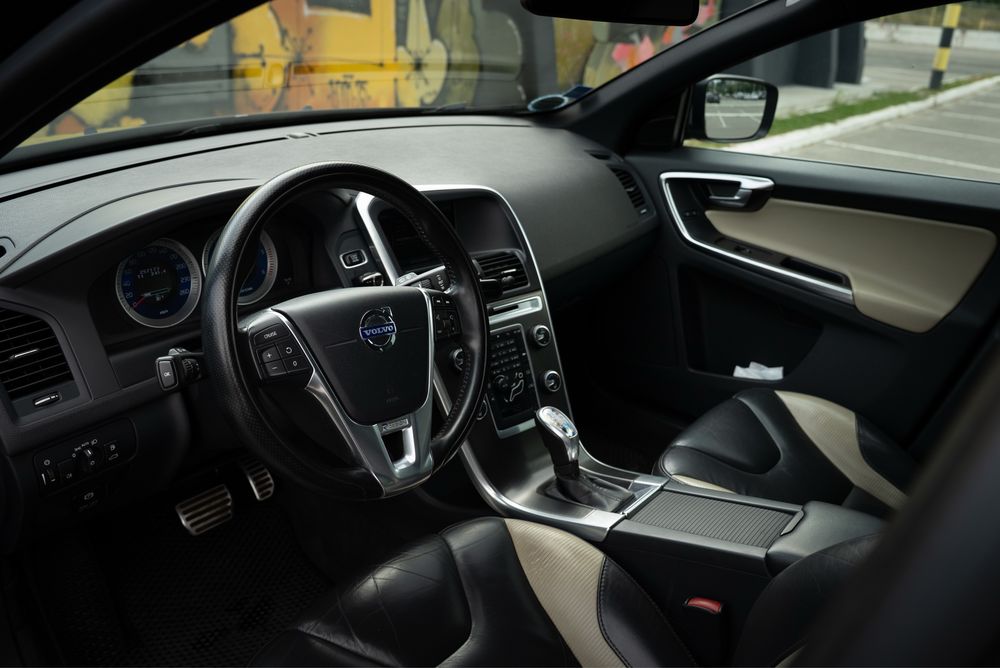 Volvo XC60 2013 2.0 дизель R-design