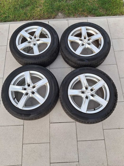 Komplet frlgi i opony zimowe roz.: 205/60 R16 na felgach aluminiowych