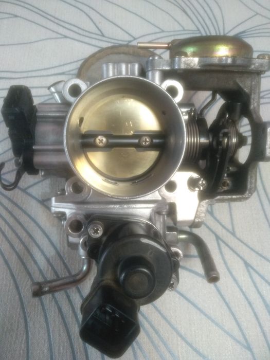 Продам дроссельную заслонку  Митсубиси Pajero.   Оригинал !