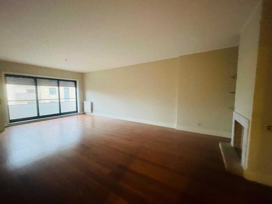 T2 suíte, lugar de garagem e arrumos- Edifício  - Pinheiro Manso