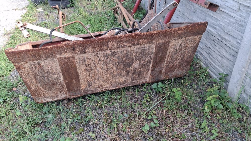 Tur z łyżką samopoziomującą ,kompletny z ful hydrauliką