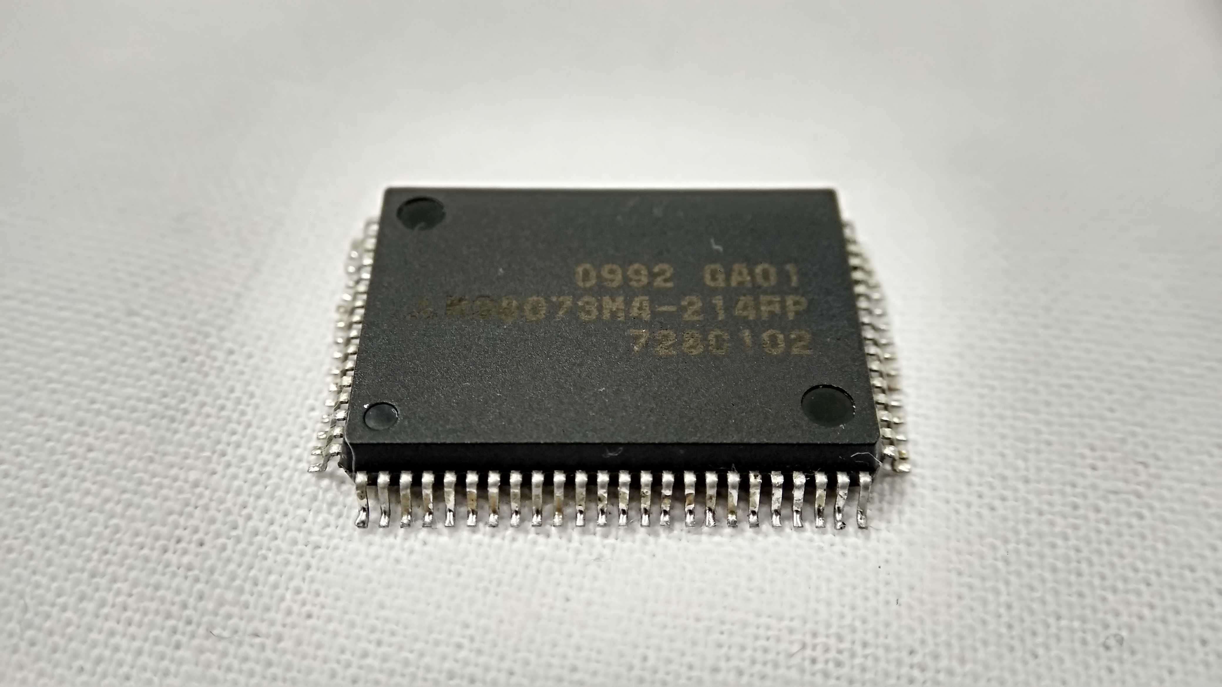 Мікросхема 0992 GA01 M38073M4-214FP 728C102