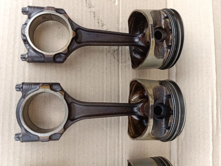 Шатун поршень 1.6 X16XE Opel Astra Zafira Meriva Vectra