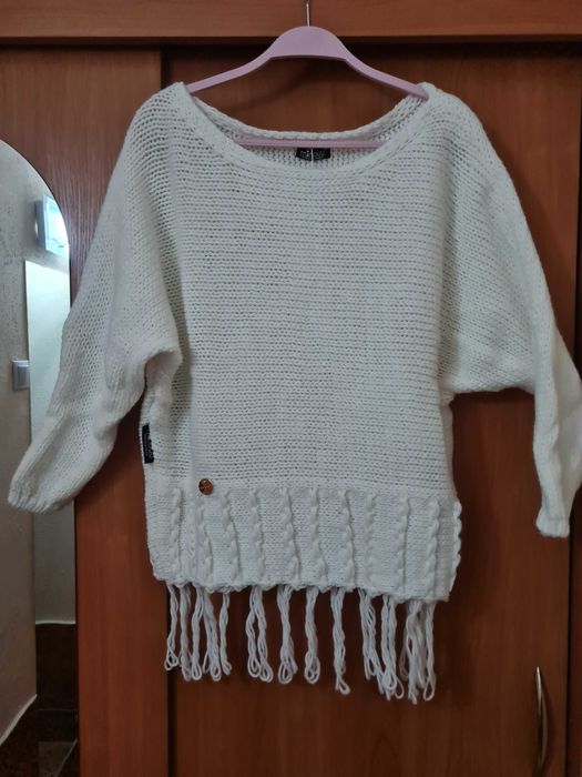 Sweter Minouu nowość! Z frędzlami