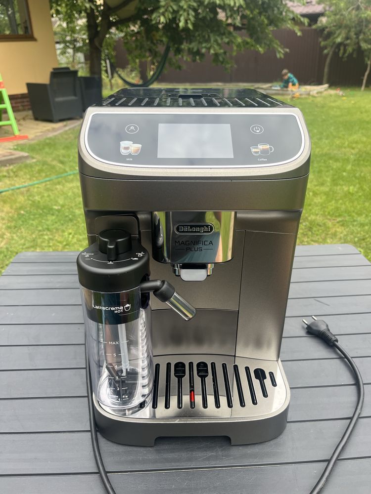 Кавомаина Delonghi Magnifica Plus стан ідеальний гарантія