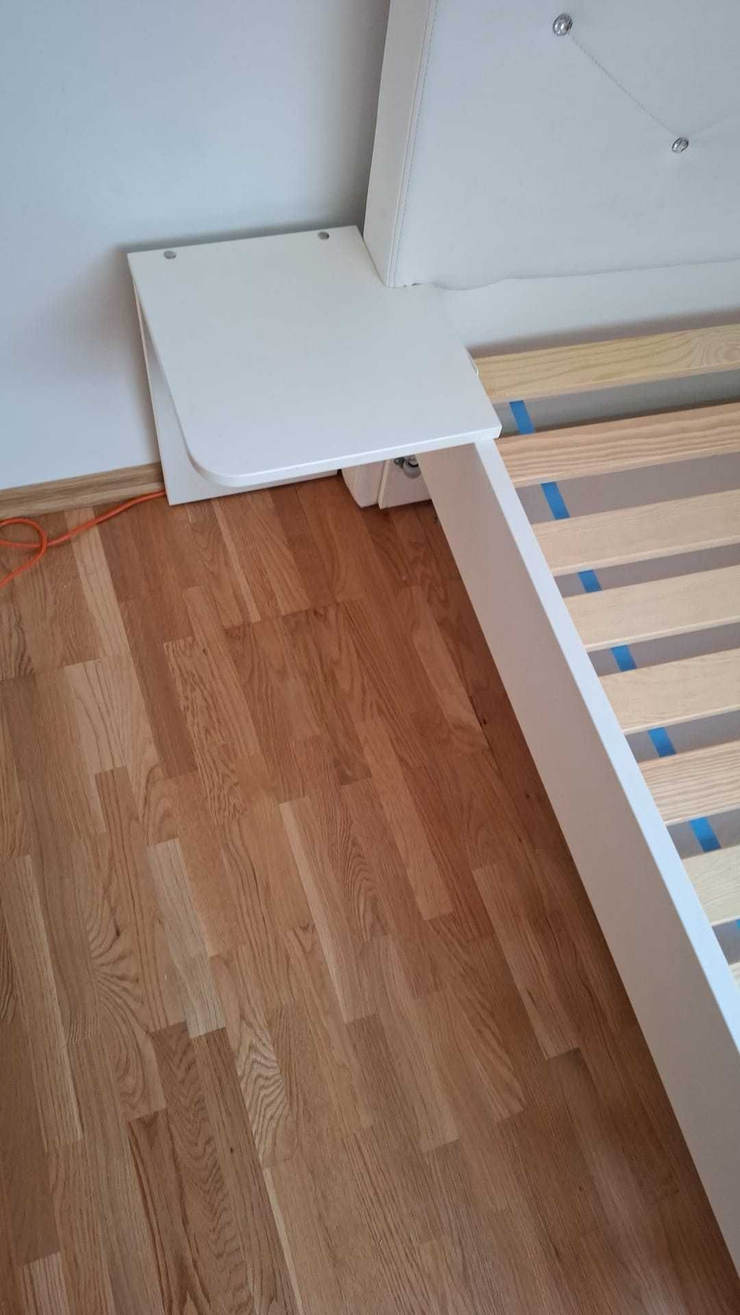 łóżko Meblik z ozdobnym zagłówkiem