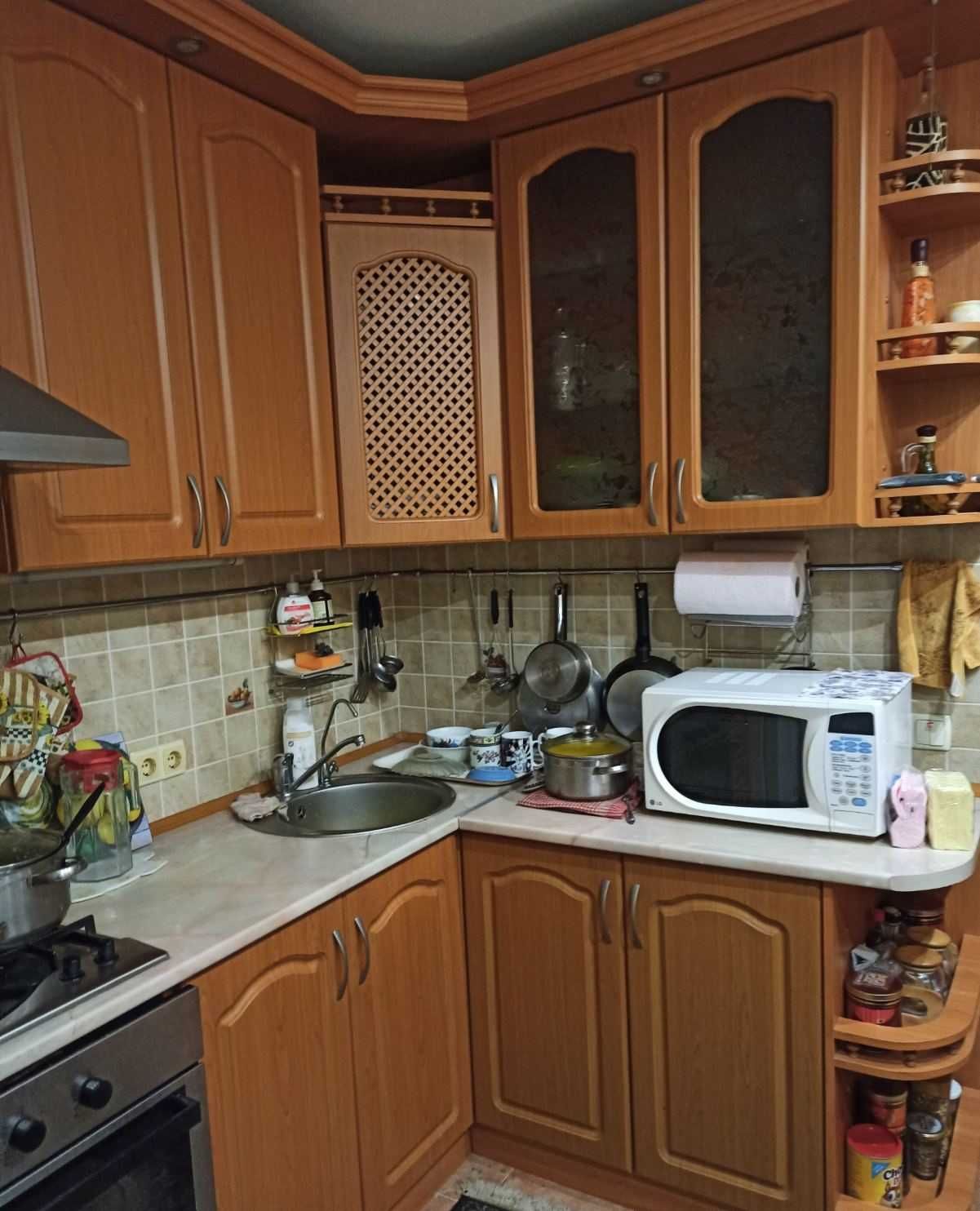 Продаж гарної 3-х кімнатної квартири по вул. Г. Момота.