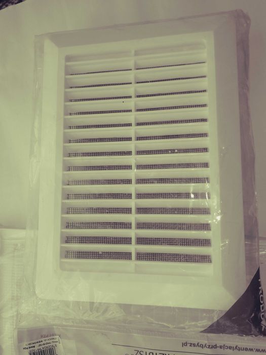 Kratki wentylacyjne z siatką plastik.+kratka wentylacyjna z nierdzewki