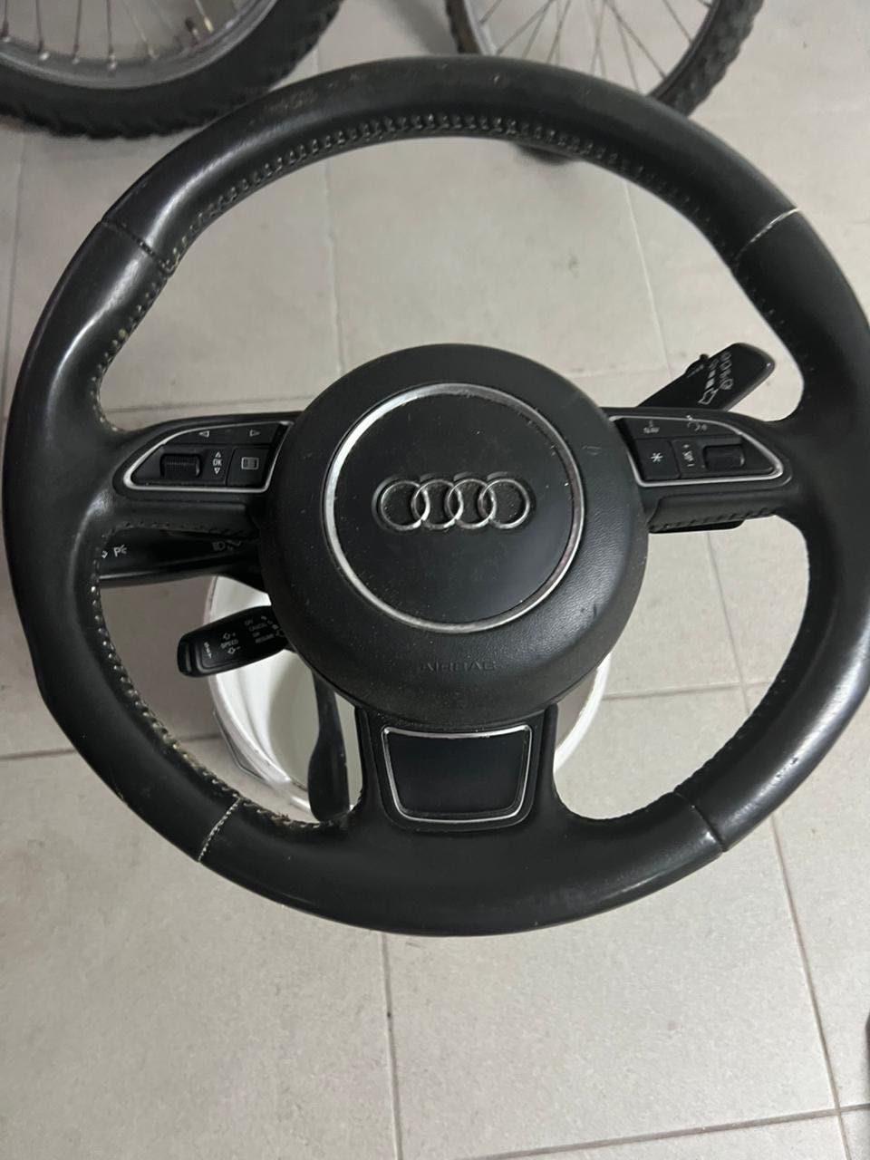 Volante  Audi A4 b8 com patilhas
