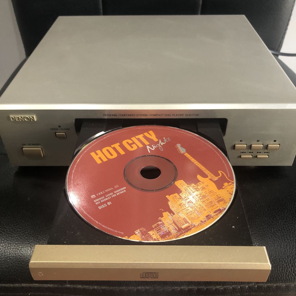 Denon DCD-F100 compact disc player