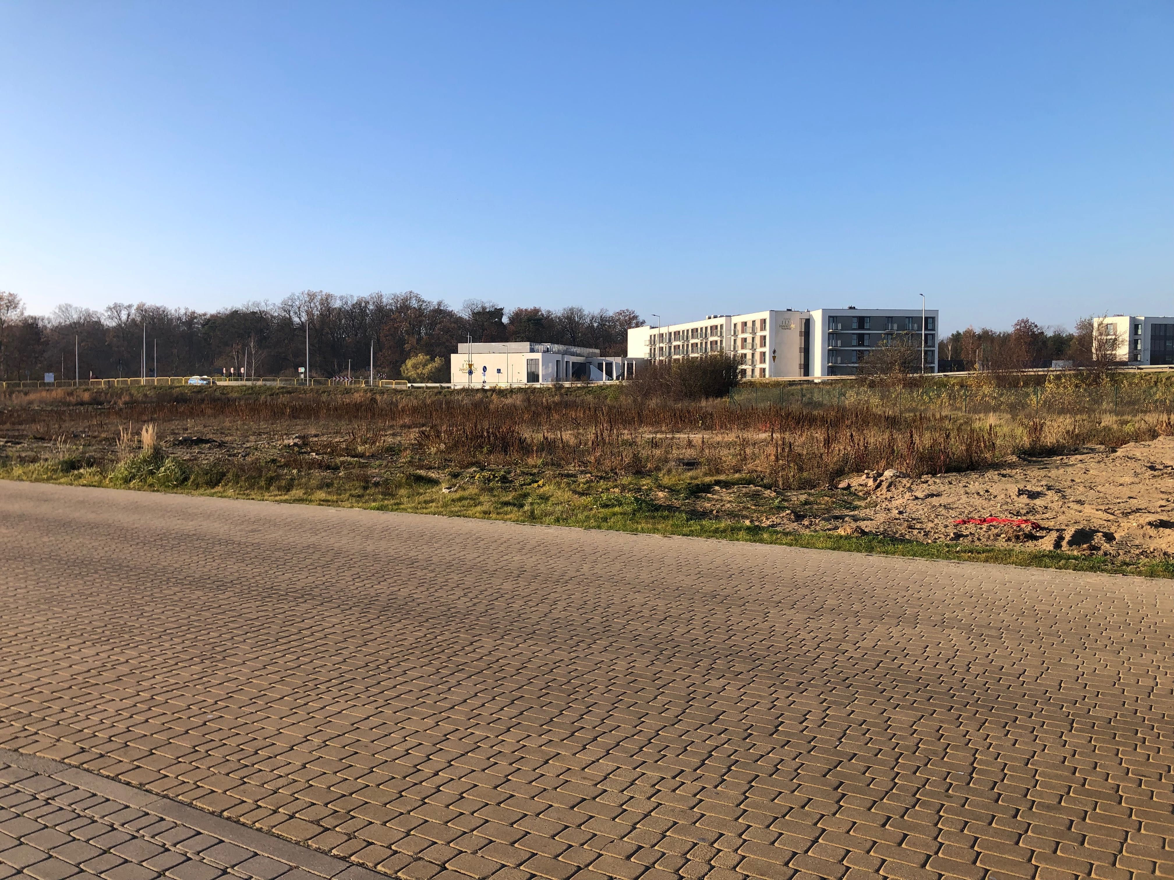 Wynajmę działkę w Uniejowie 400 m od term 3000a- Pod usługi/food track