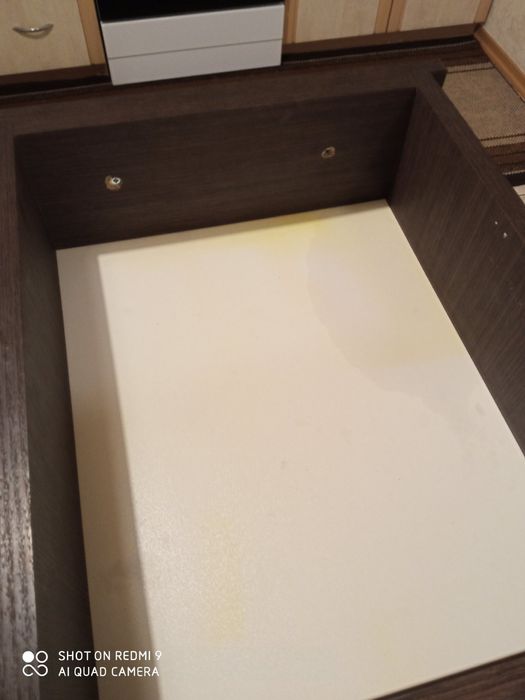 Підвісний туалетний столик