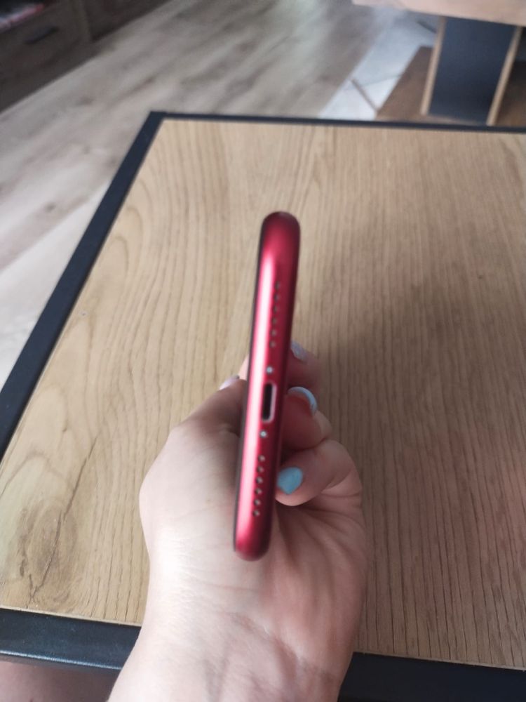 iPhone 11 64GB RED etui ładujace