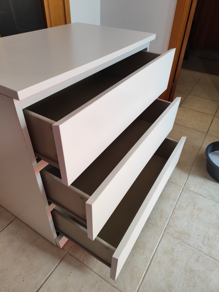 Cómoda com 3 gavetas