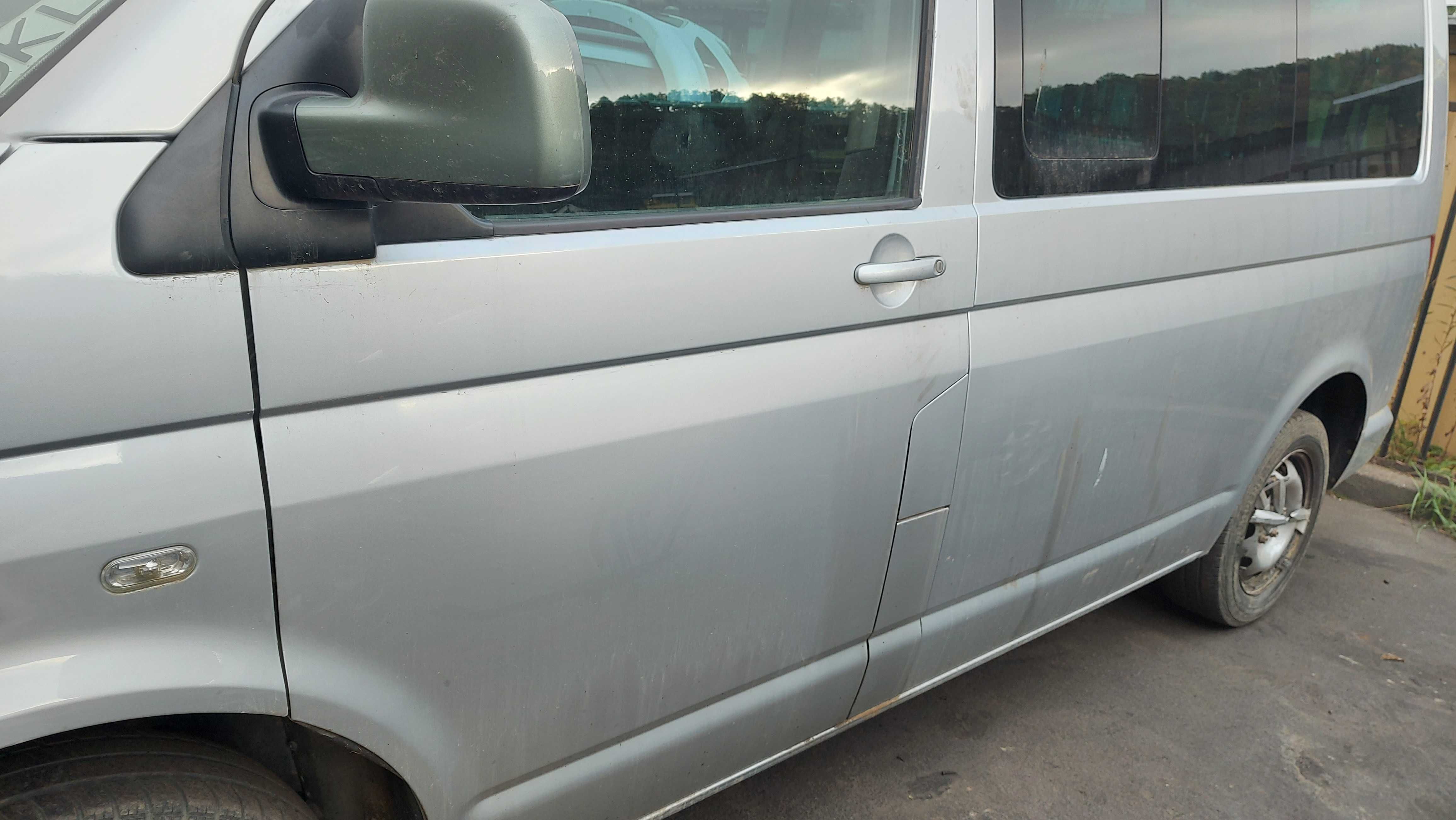 VW T5 Caravelle drzwi przednie srebrne FV transport/dostawa