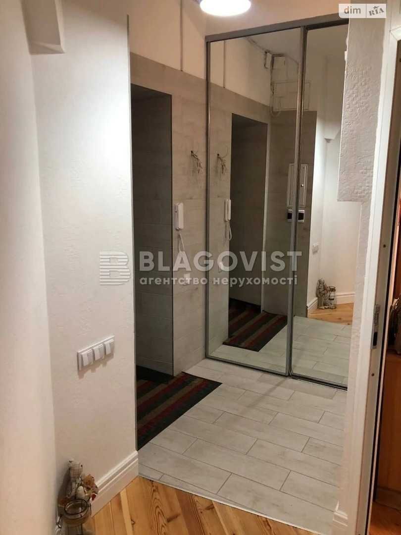 3 к статусна сталінка з ліфтом. 73м2. Шулявка.