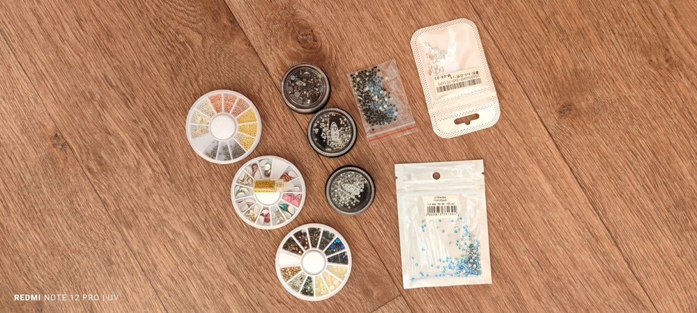 Стразы для маникюра