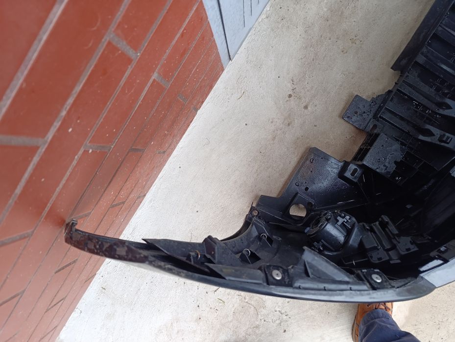 Бампер Меган 3 дорест, Tegne