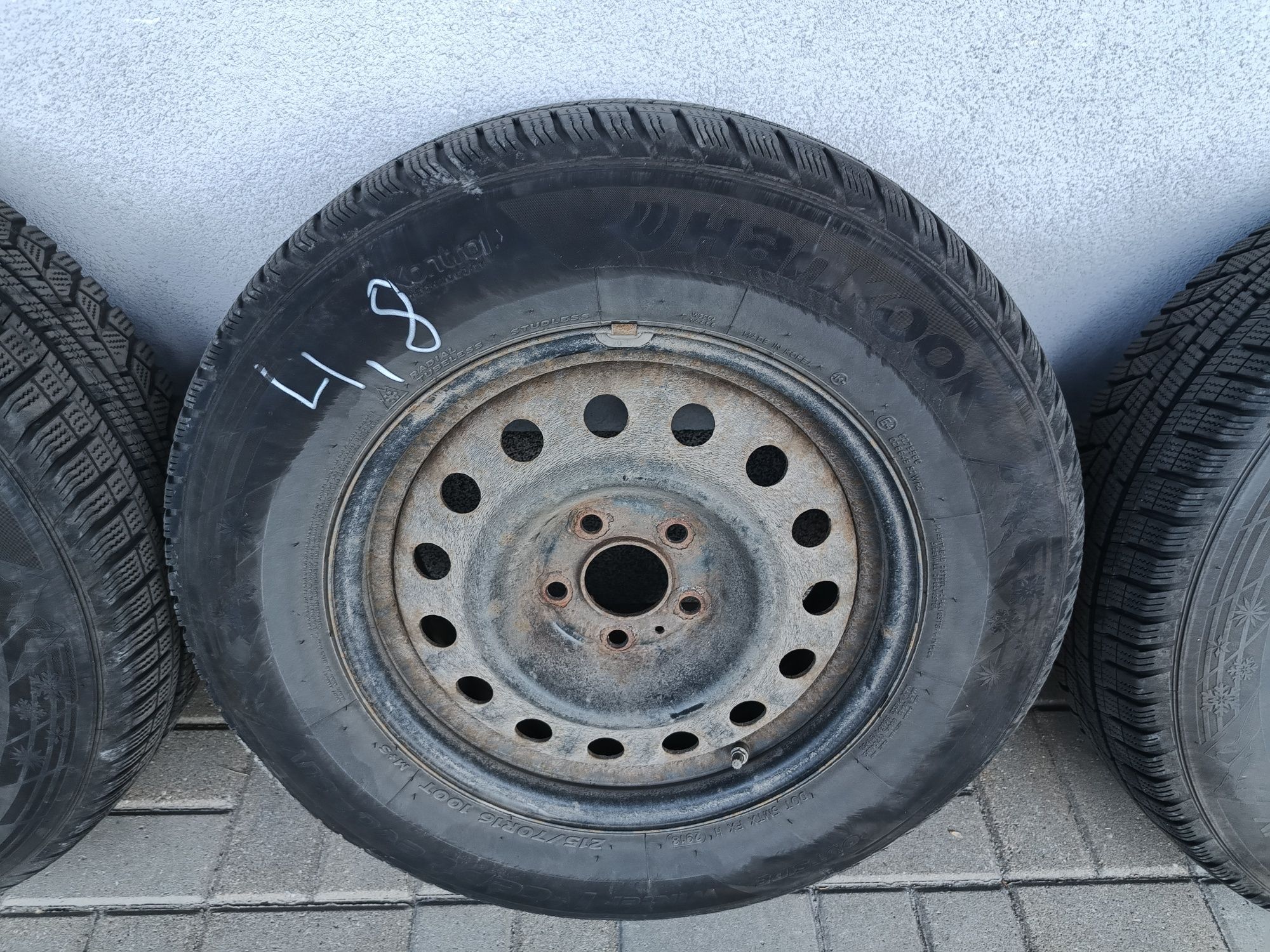 Komplet Opon zimowych Hancook Winter Concept EVO 2 215/70/r16 + felgi