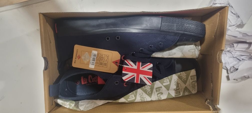 Sprzedam buty młodzieżowe LEE COOPER