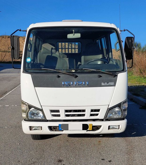 ISUZU NKR 3.0 de Cabine tripla, 9 lugares
