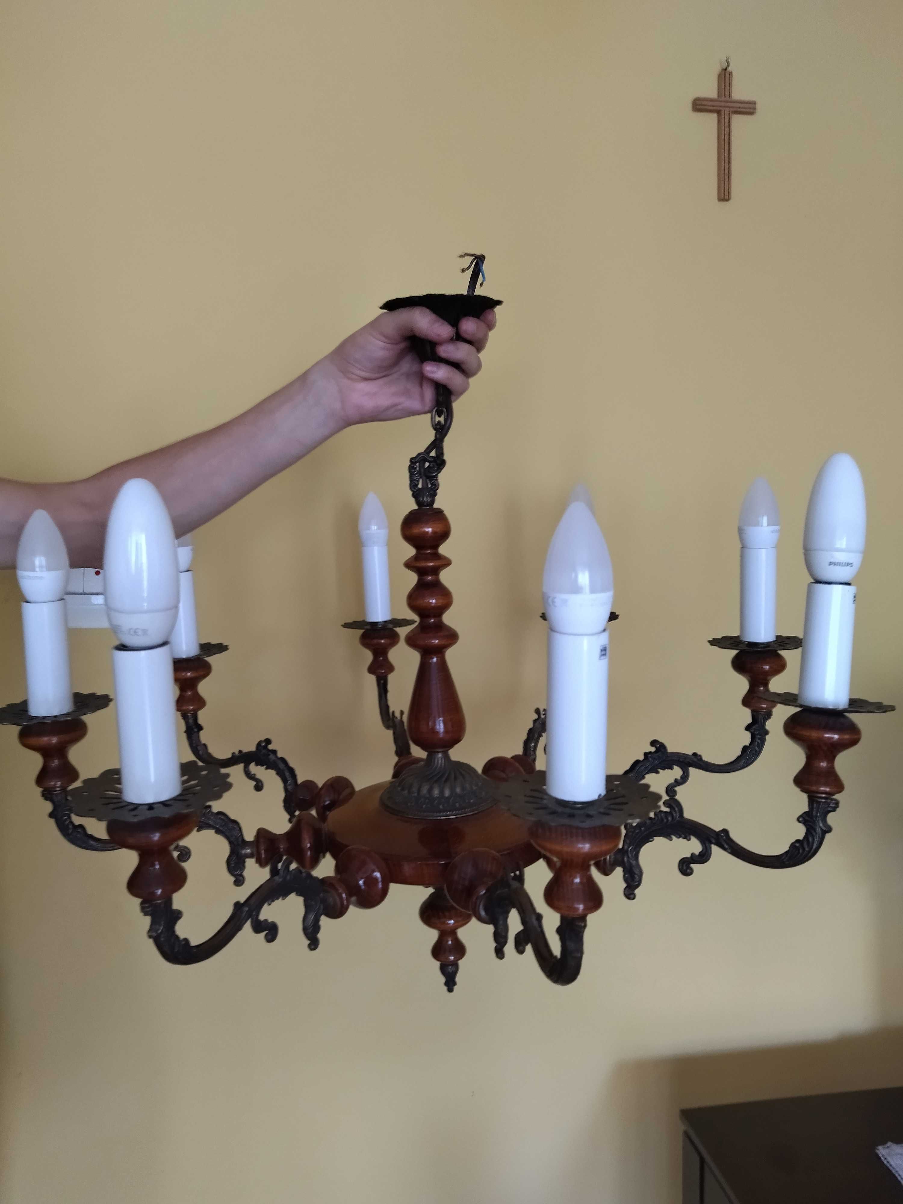 żyrandol ośmioramienny lampa wisząca klasyczna świecie świecznikowy