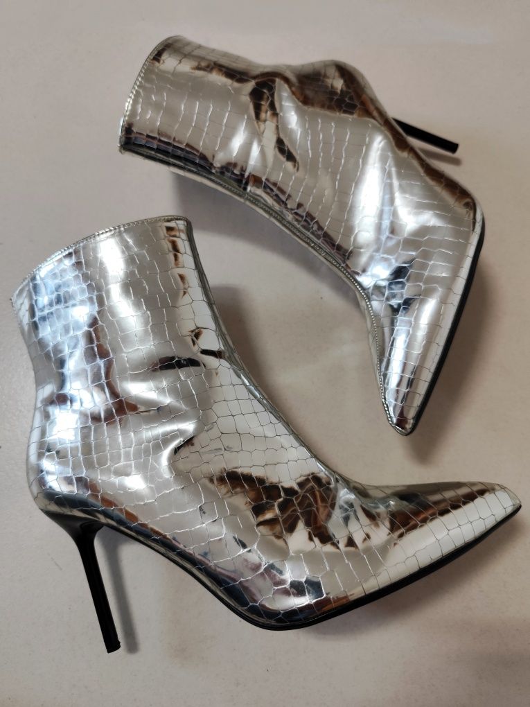 Botins Prateados de Salto Alto - Bershka (Tam. 37)