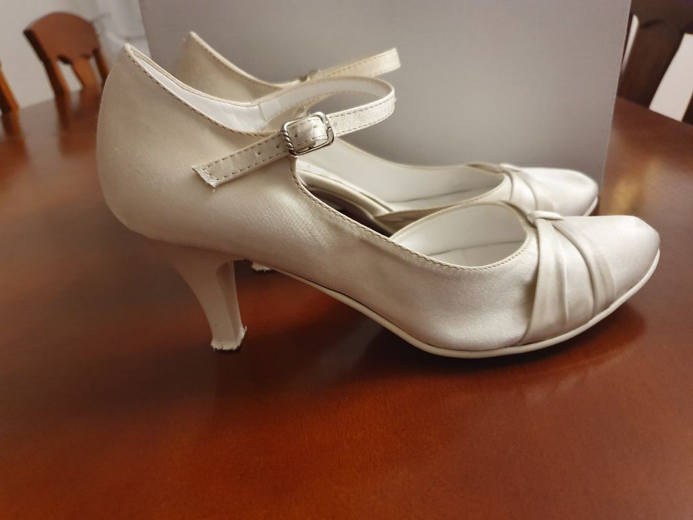 Buty ślubne atłasowe uni-but 38 39 25cm ivory