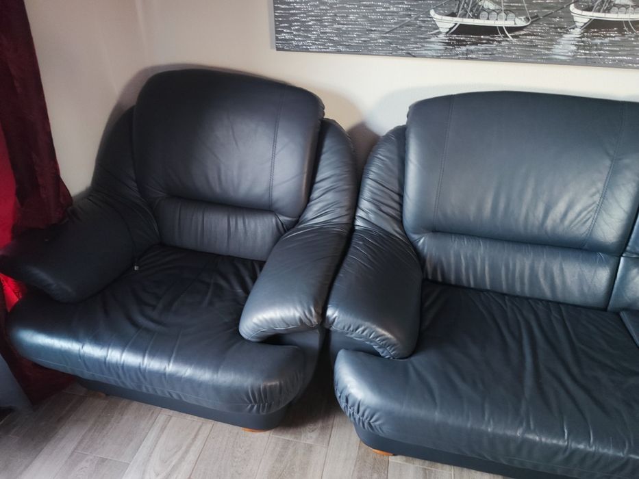Sofá de pele azul marinho