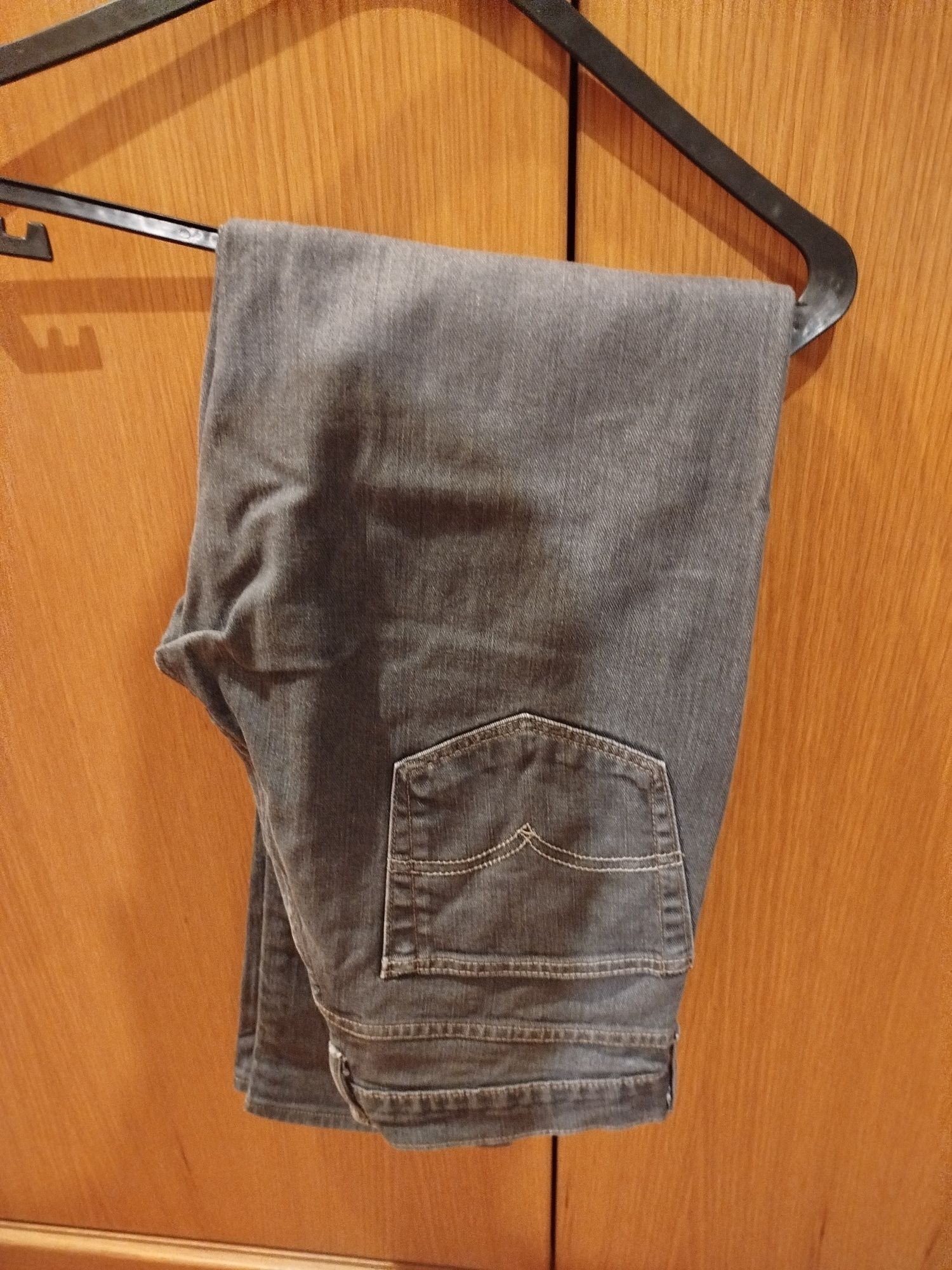 Levis 511 cinzentas como novas
