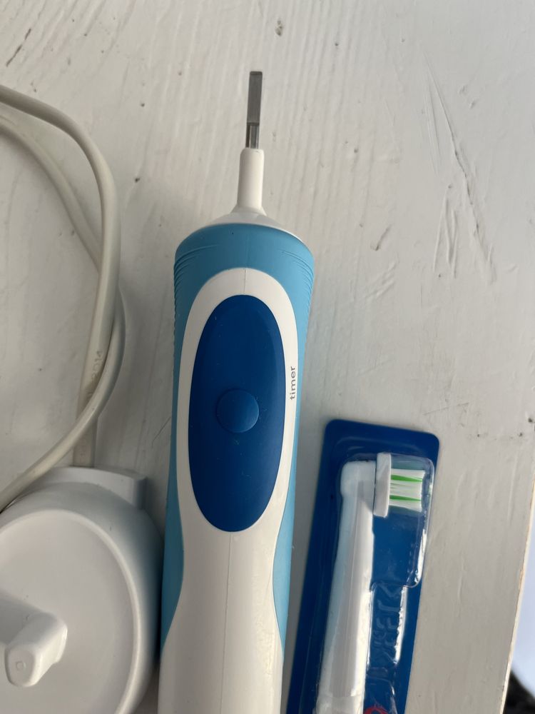 Szczoteczka elektryczna Oral-B Vitality D12