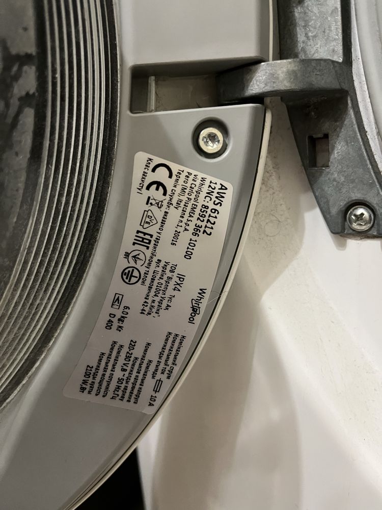 Продам стиральную машину Whirlpool требуется ремонт или на запчасти