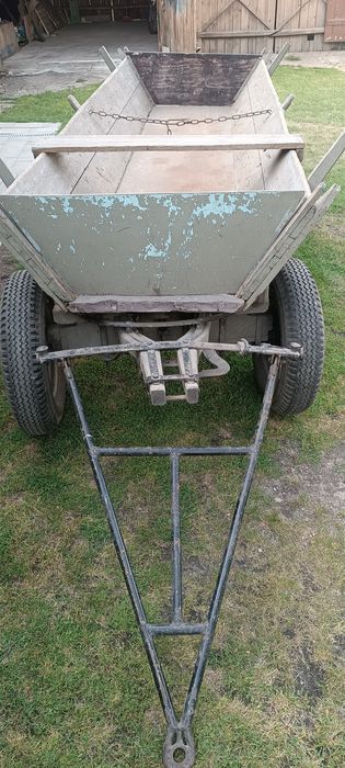 Wóz z zaczepem pod ciągnik