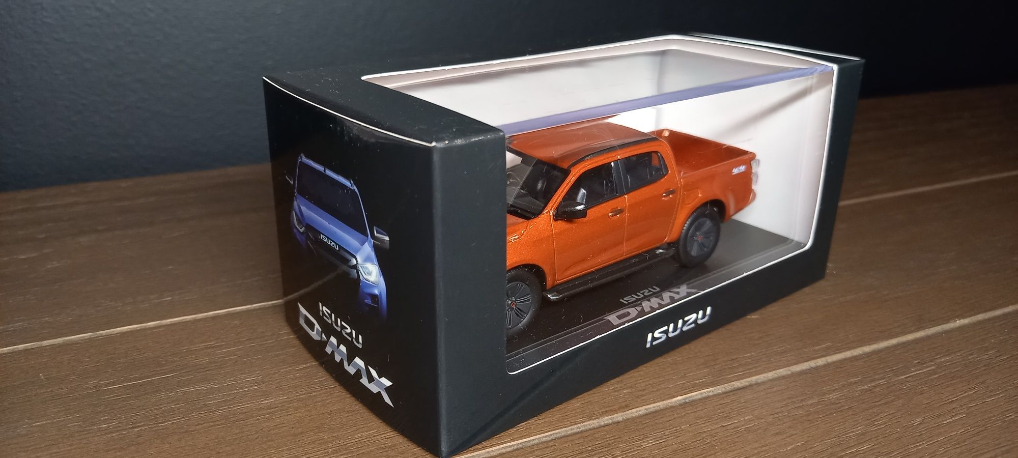 1:43 Isuzu D-MAX