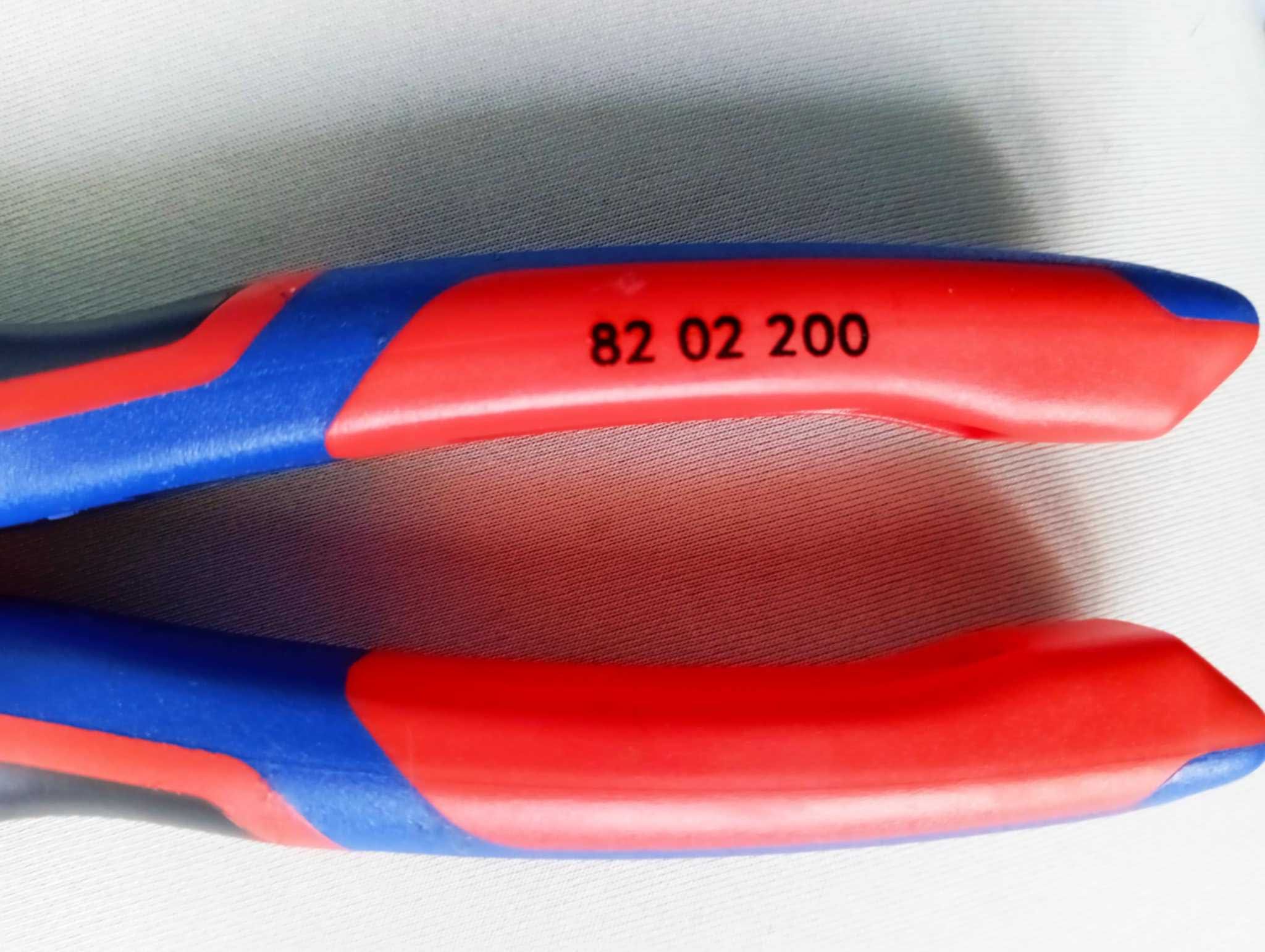 KNIPEX TwinGrip
Szczypce z funkcją chwytu od czoła i z boku 200 mm